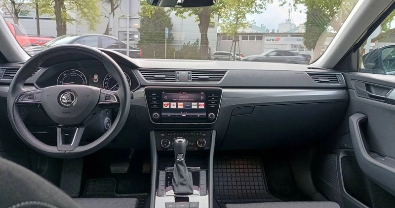 Skoda Superb cena 99900 przebieg: 121100, rok produkcji 2019 z Szczecin małe 596